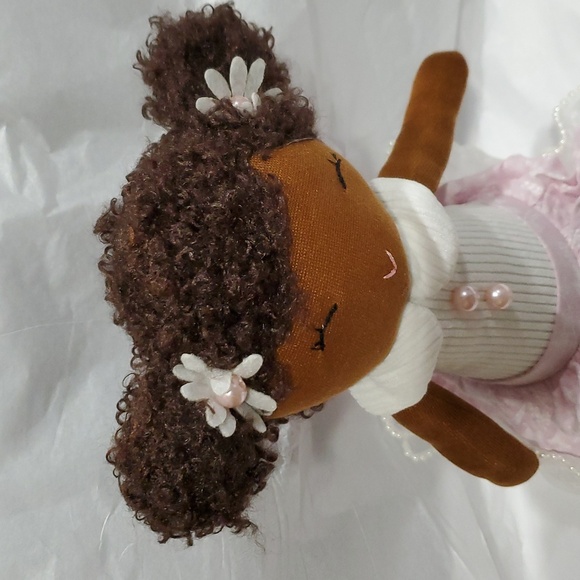 Pretty‎ brown skin Ballerina doll in pink white chiffon pearl trim dress - Picture 3 of 14
